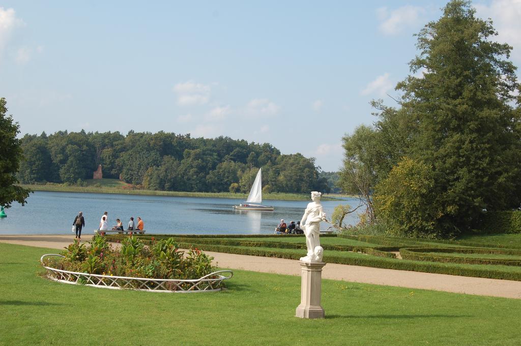 Schloss-Und Seeblick Apartment Rheinsberg Esterno foto