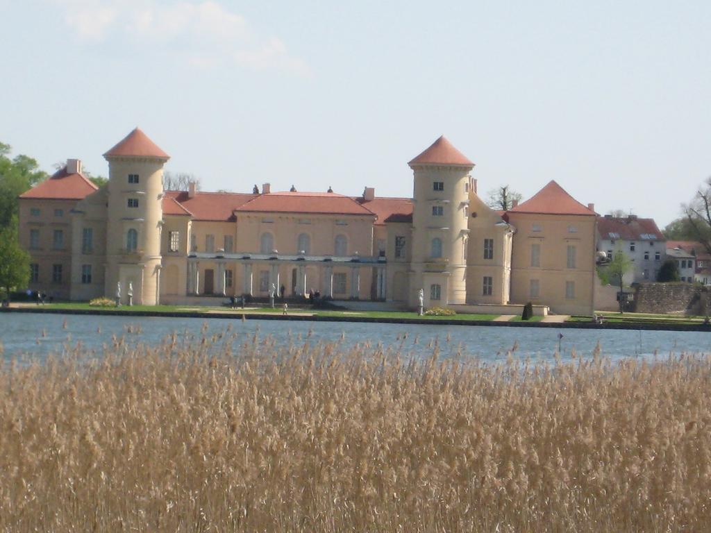 Schloss-Und Seeblick Apartment Rheinsberg Esterno foto