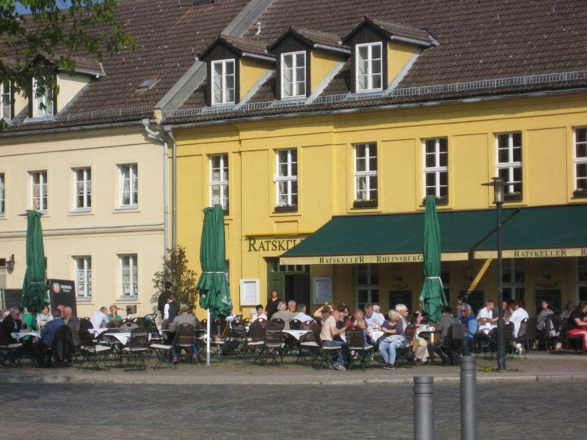 Schloss-Und Seeblick Apartment Rheinsberg Esterno foto